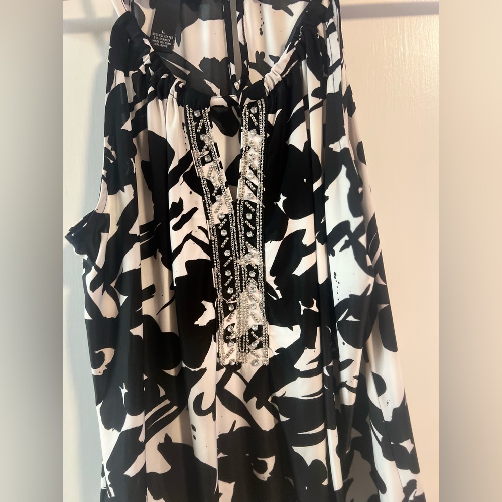INC TOP Macy’s sleeveless black and white summer top sz L Halter open shoulder
